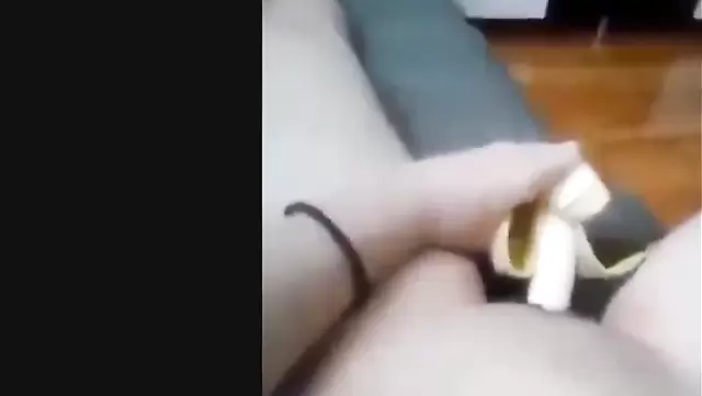 Asian babe's banana masturbation session